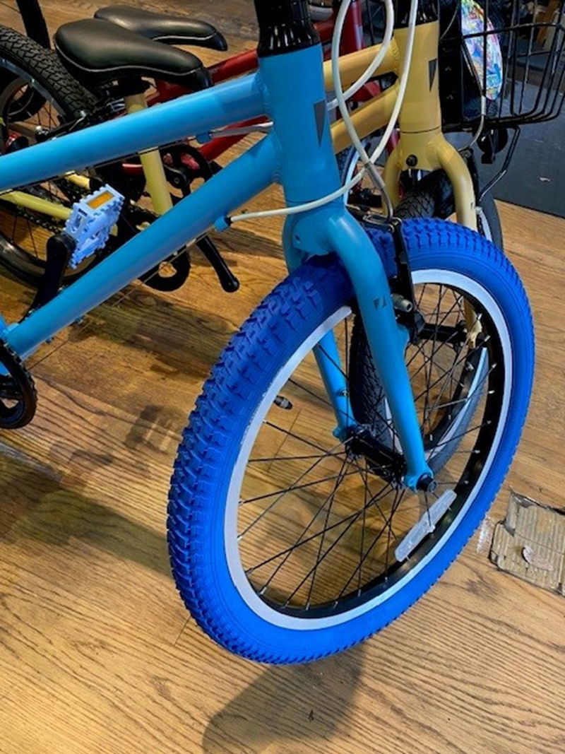 タイヤを替えれば、いつもの自転車がもっと好きになる。カラータイヤで、あなたらしい一台へ。